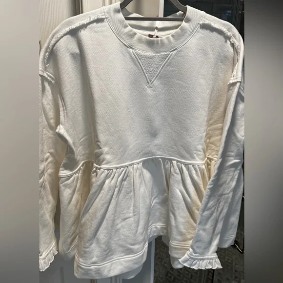 Free People Baby Doll Oversized White Sweatshirt. Size M - Picture 3 of 6